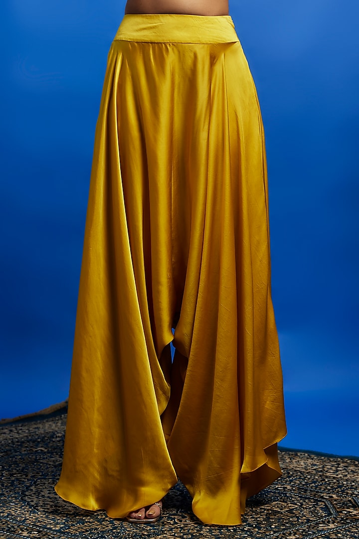 Yellow Organza Zardosi Embroidered Bridal Anarkali Set by Mrunalini Rao at Pernia's Pop Up Shop