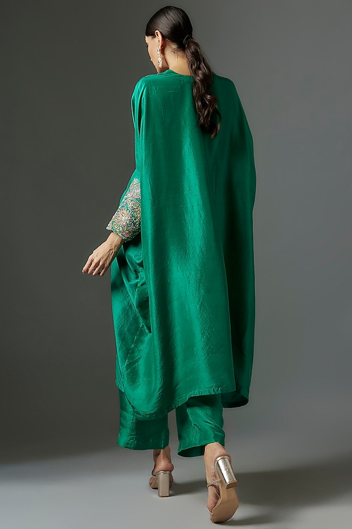 Green Pure Silk Hand Embroidered Kurta Set by Mrunalini Rao at Pernia's Pop Up Shop