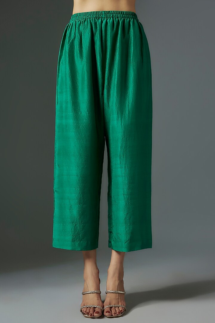Green Pure Silk Hand Embroidered Kurta Set by Mrunalini Rao at Pernia's Pop Up Shop