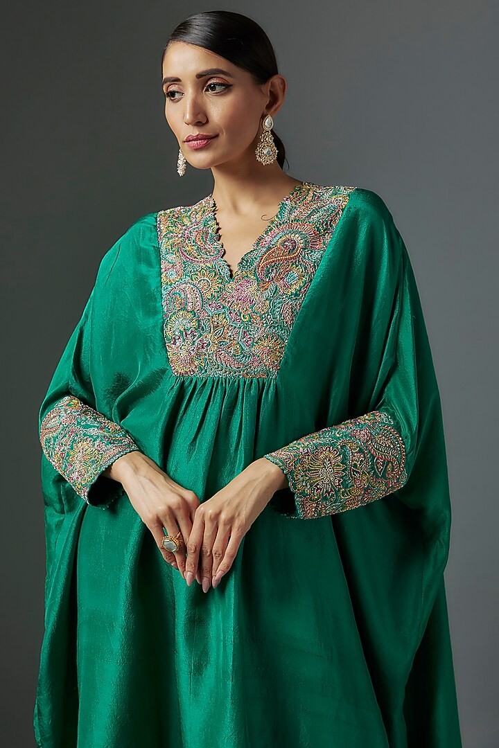 Green Pure Silk Hand Embroidered Kurta Set by Mrunalini Rao at Pernia's Pop Up Shop