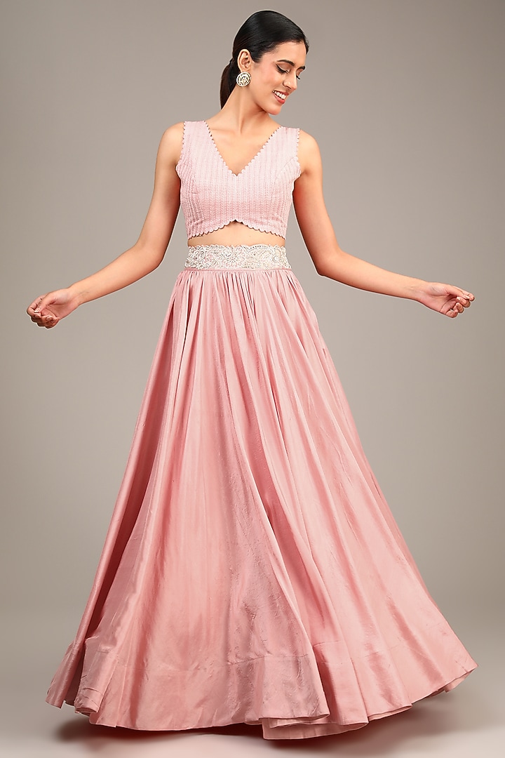 Peach Organza Resham & Pearl Embroidered Cape Set by Mrunalini Rao at Pernia's Pop Up Shop