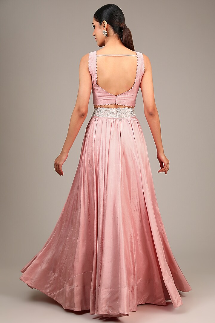 Peach Organza Resham & Pearl Embroidered Cape Set by Mrunalini Rao at Pernia's Pop Up Shop