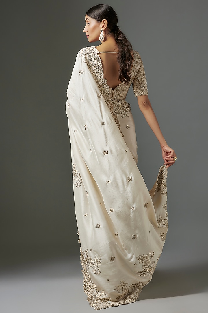 Ivory Silk Hand Embroidered Bridal Saree Set by Mrunalini Rao at Pernia's Pop Up Shop