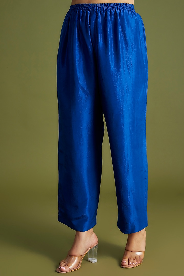 Blue Silk Embroidered Kurta Set by Mrunalini Rao at Pernia's Pop Up Shop