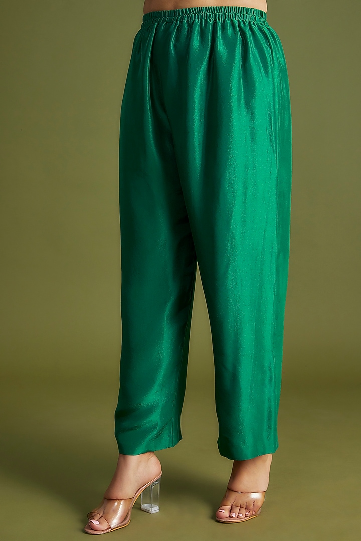 Emerald Green Silk Embroidered Kurta Set by Mrunalini Rao at Pernia's Pop Up Shop