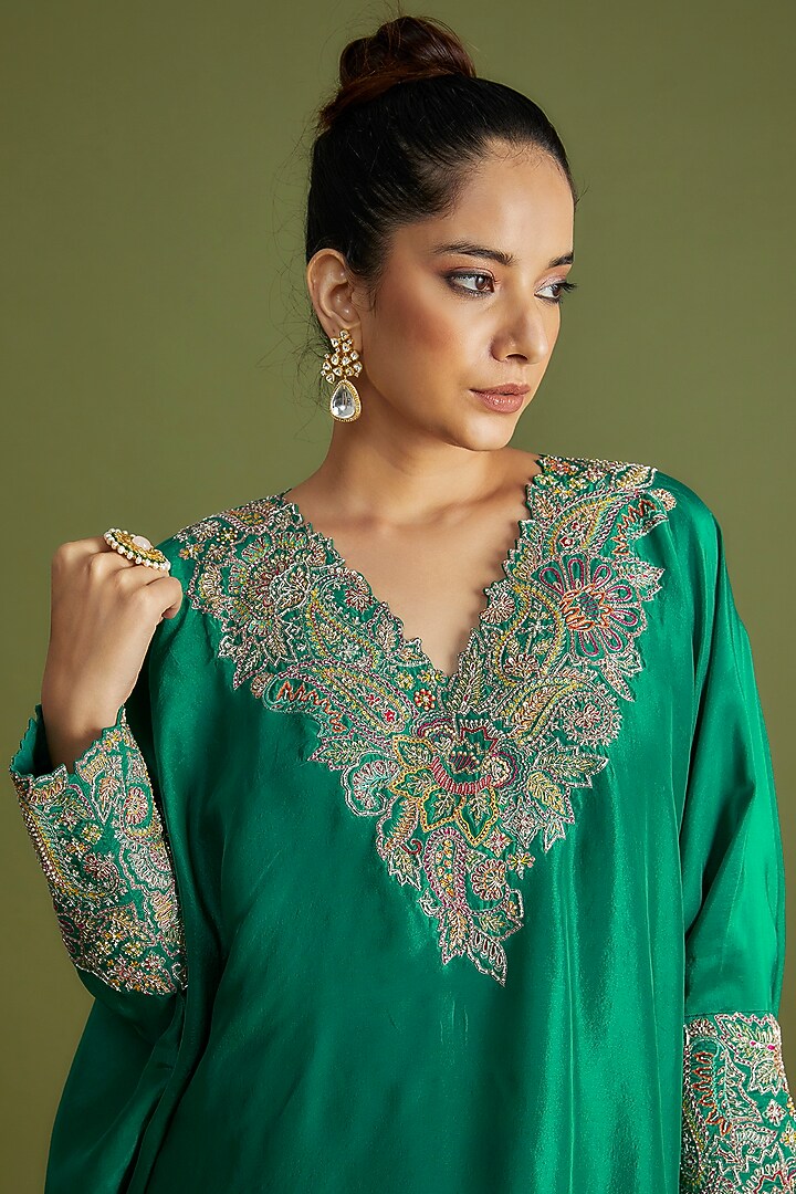 Emerald Green Silk Embroidered Kurta Set by Mrunalini Rao at Pernia's Pop Up Shop