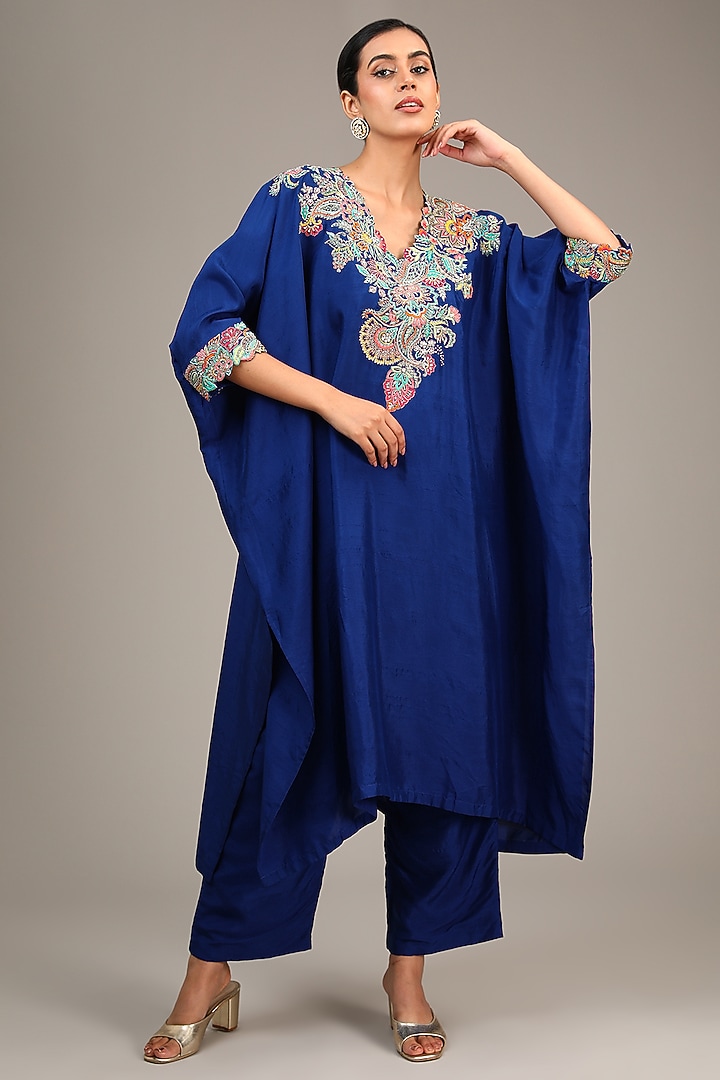 Royal Blue Silk Hand Embroidered Kurta Set by Mrunalini Rao at Pernia's Pop Up Shop