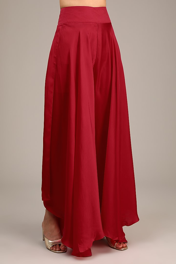 Red Pure Silk Resham & Zardosi Embroidered Kurta Set by Mrunalini Rao at Pernia's Pop Up Shop