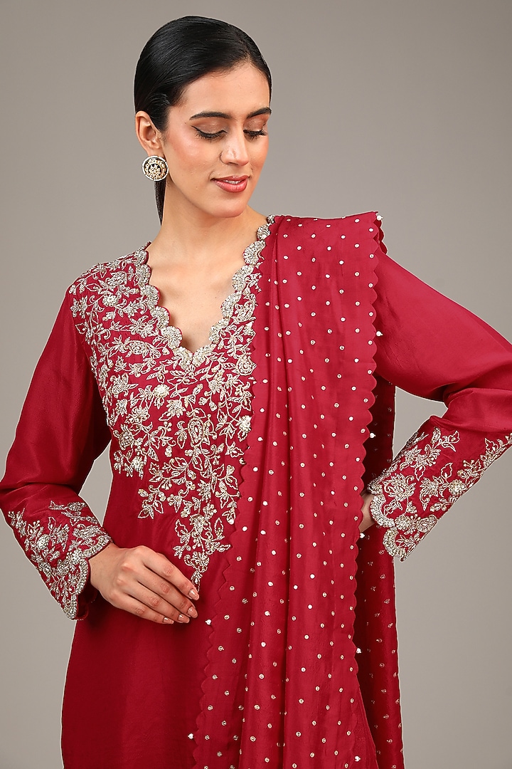 Red Pure Silk Resham & Zardosi Embroidered Kurta Set by Mrunalini Rao at Pernia's Pop Up Shop
