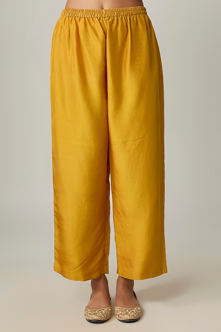 Yellow Silk Resham & Zardosi Embroidered Kurta Set by Mrunalini Rao at Pernia's Pop Up Shop