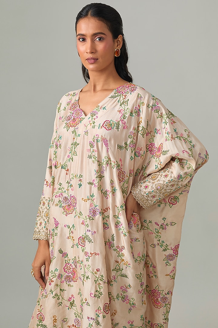 Ivory Silk Resham Embroidered Kurta Set by Mrunalini Rao at Pernia's Pop Up Shop