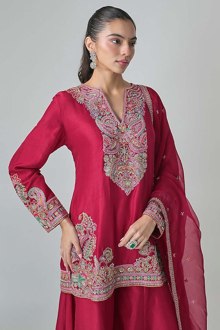 Red Silk Embroidered Short Kurta Set by Mrunalini Rao at Pernia's Pop Up Shop