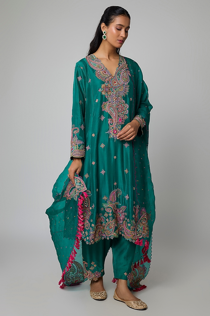 Rama Green Silk Mirror Hand Embellished Kurta Set by Mrunalini Rao at Pernia's Pop Up Shop