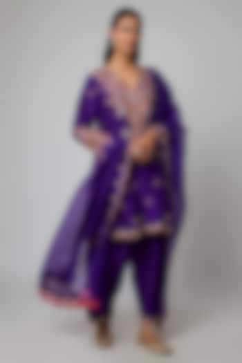 Purple Silk Mirror Hand Embroidered Kalidar Kurta Set by Mrunalini Rao at Pernia's Pop Up Shop