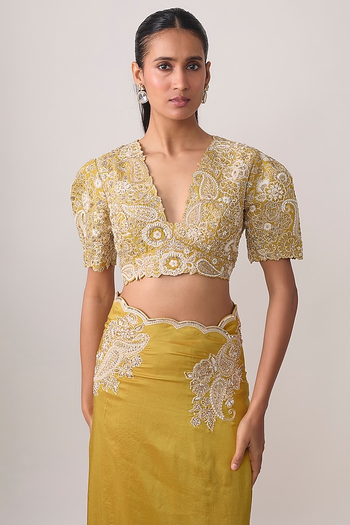 Yellow Silk Floral Embroidered Bridal Saree Set by Mrunalini Rao at Pernia's Pop Up Shop