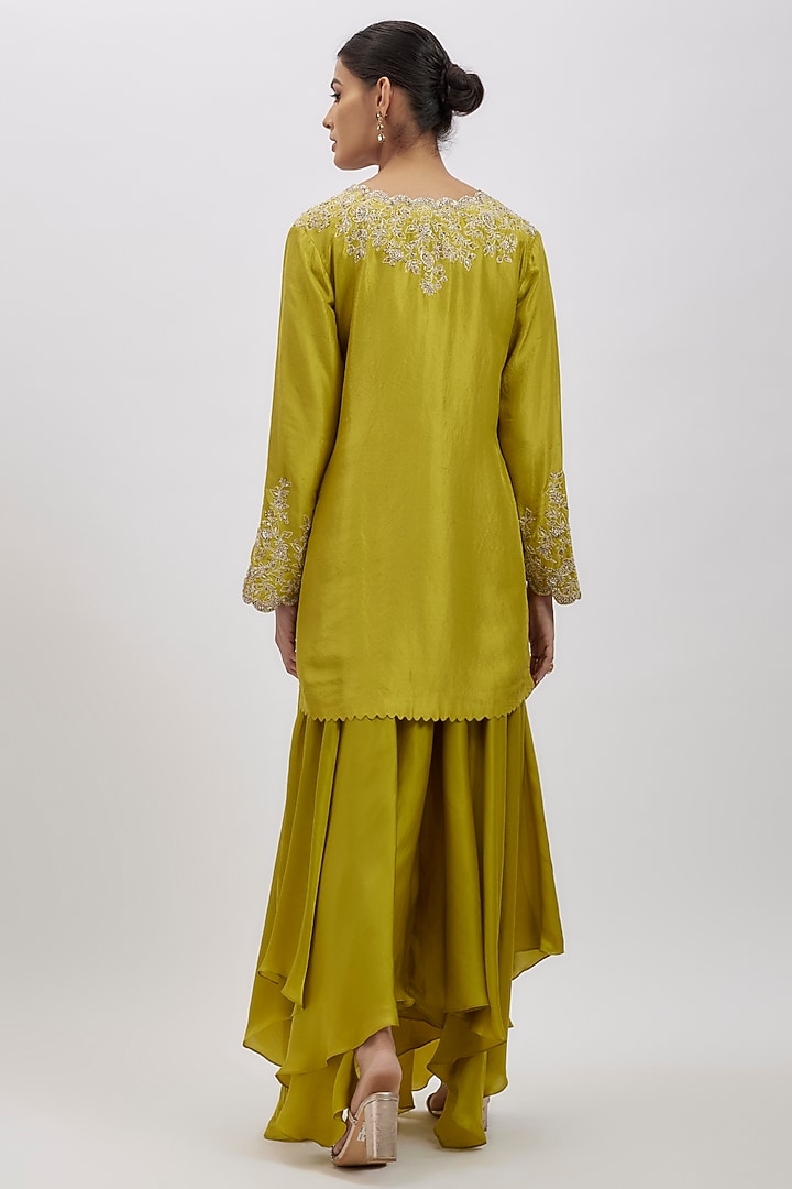 Lime Green Pure Silk Hand Embroidered Kurta Set by Mrunalini Rao at Pernia's Pop Up Shop
