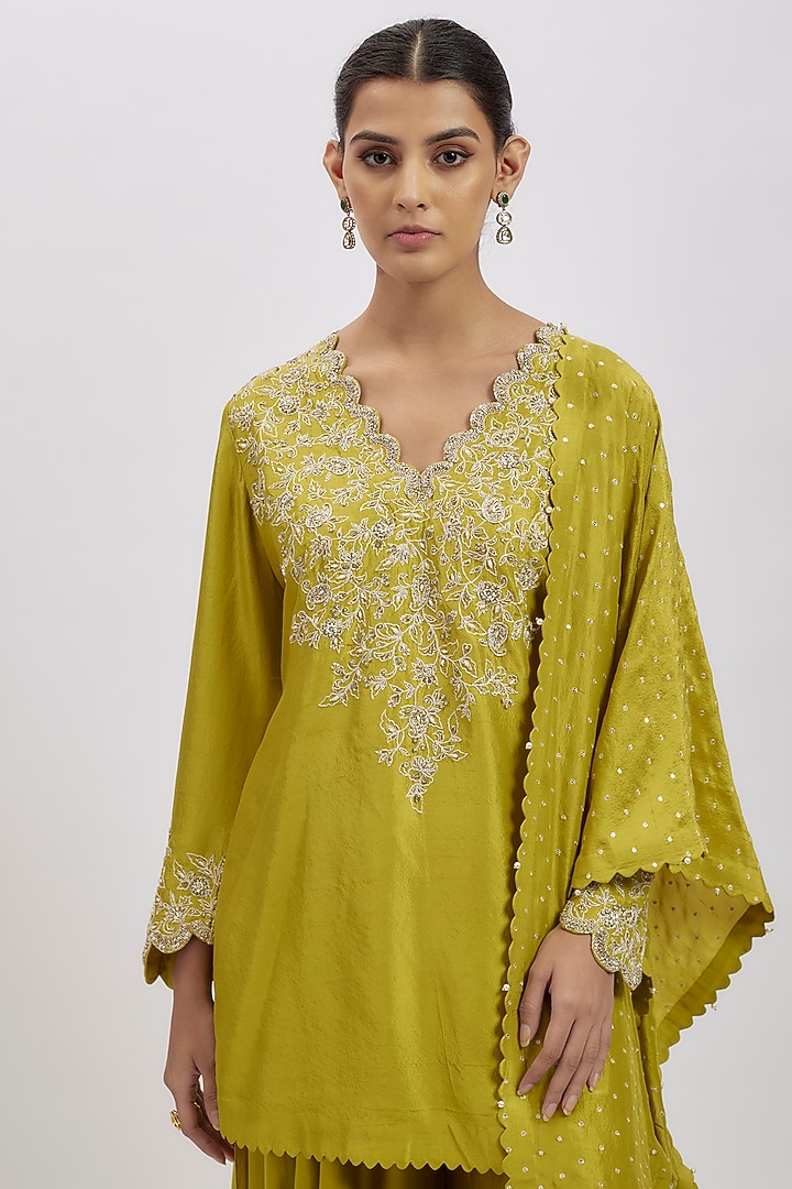 Lime Green Pure Silk Hand Embroidered Kurta Set by Mrunalini Rao at Pernia's Pop Up Shop