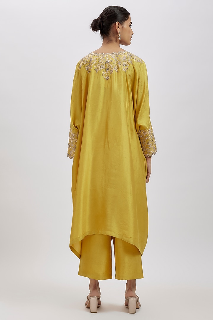 Lemon Yellow Pure Silk Hand Embroidered Kurta Set by Mrunalini Rao at Pernia's Pop Up Shop