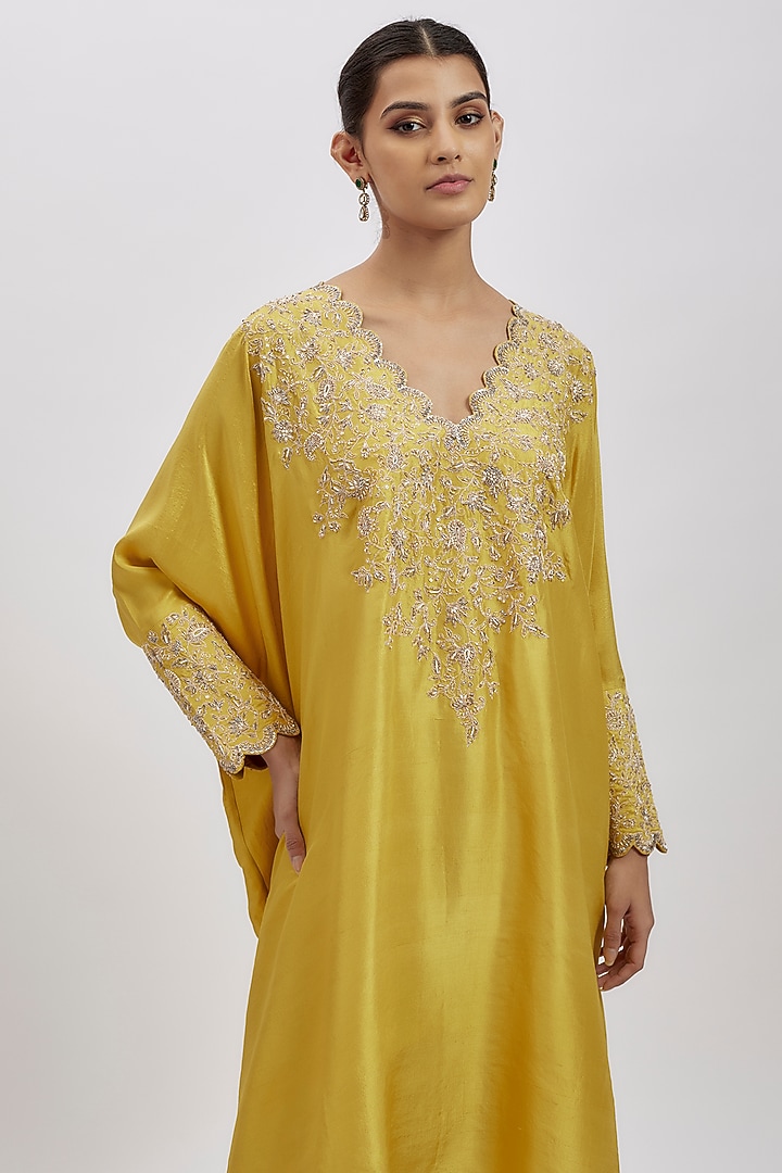 Lemon Yellow Pure Silk Hand Embroidered Kurta Set by Mrunalini Rao at Pernia's Pop Up Shop