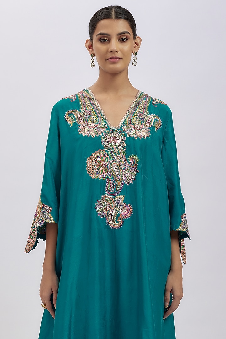 Blue Pure Silk Hand Embroidered Kurta Set by Mrunalini Rao at Pernia's Pop Up Shop
