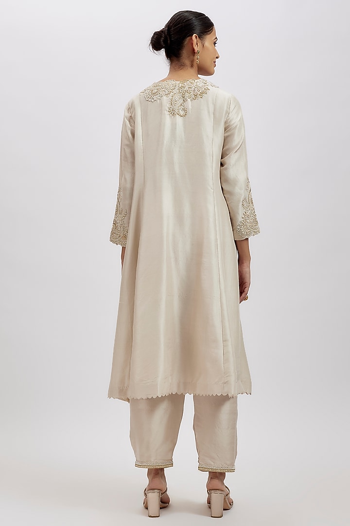 Ivory Pure Silk Hand Embroidered Kurta Set by Mrunalini Rao at Pernia's Pop Up Shop