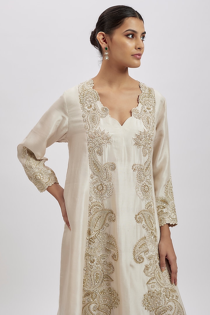 Ivory Pure Silk Hand Embroidered Kurta Set by Mrunalini Rao at Pernia's Pop Up Shop