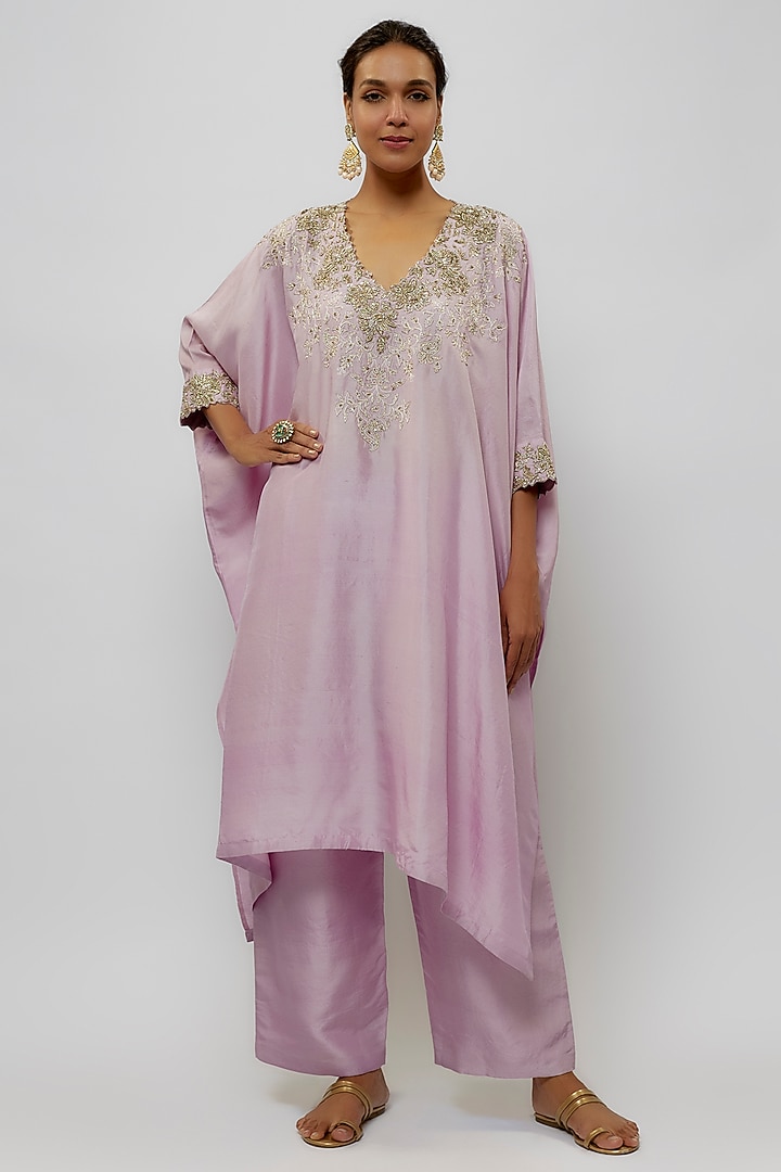 Lilac Pure Silk Hand Embroidered Kurta Set by Mrunalini Rao at Pernia's Pop Up Shop
