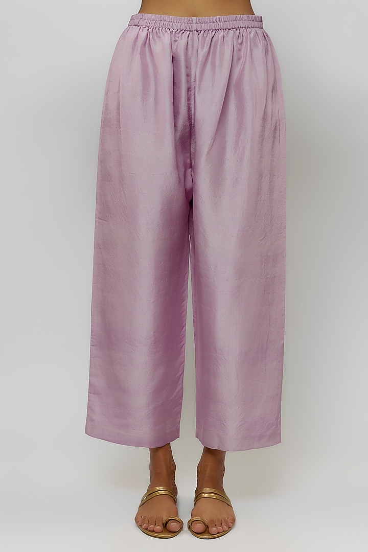 Lilac Pure Silk Hand Embroidered Kurta Set by Mrunalini Rao at Pernia's Pop Up Shop