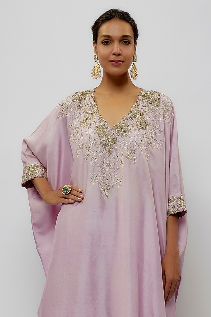 Lilac Pure Silk Hand Embroidered Kurta Set by Mrunalini Rao at Pernia's Pop Up Shop