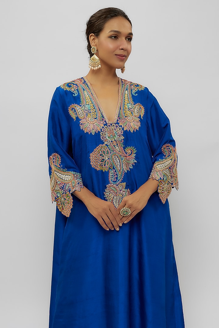 Royal Blue Pure Silk Hand Embroidered Kurta Set by Mrunalini Rao at Pernia's Pop Up Shop
