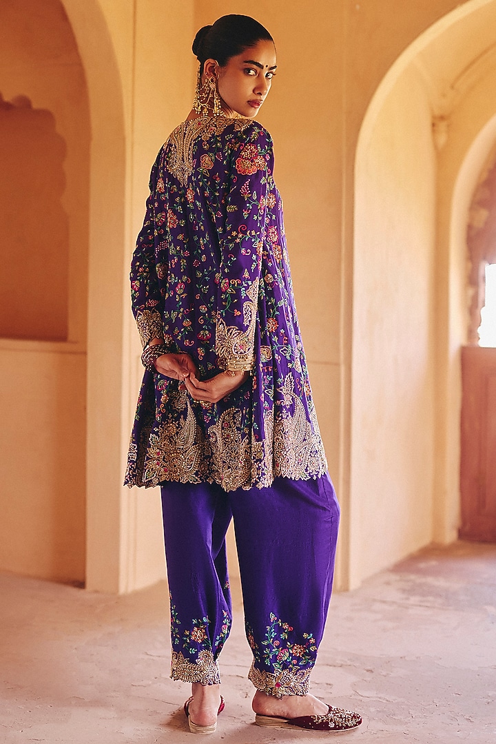 Purple Silk Floral Embroidered Kalidar Kurta Set by Mrunalini Rao at Pernia's Pop Up Shop