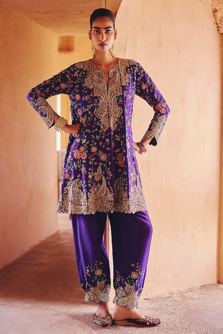 Purple Silk Floral Embroidered Kalidar Kurta Set by Mrunalini Rao at Pernia's Pop Up Shop