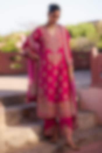 Fuschia Pink Silk Zardosi Embroidered Kurta Set by Mrunalini Rao at Pernia's Pop Up Shop