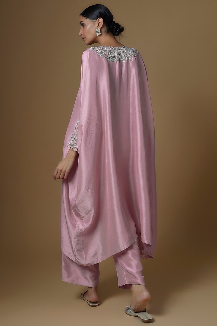 Mauve Silk Embroidered Kurta Set by Mrunalini Rao at Pernia's Pop Up Shop