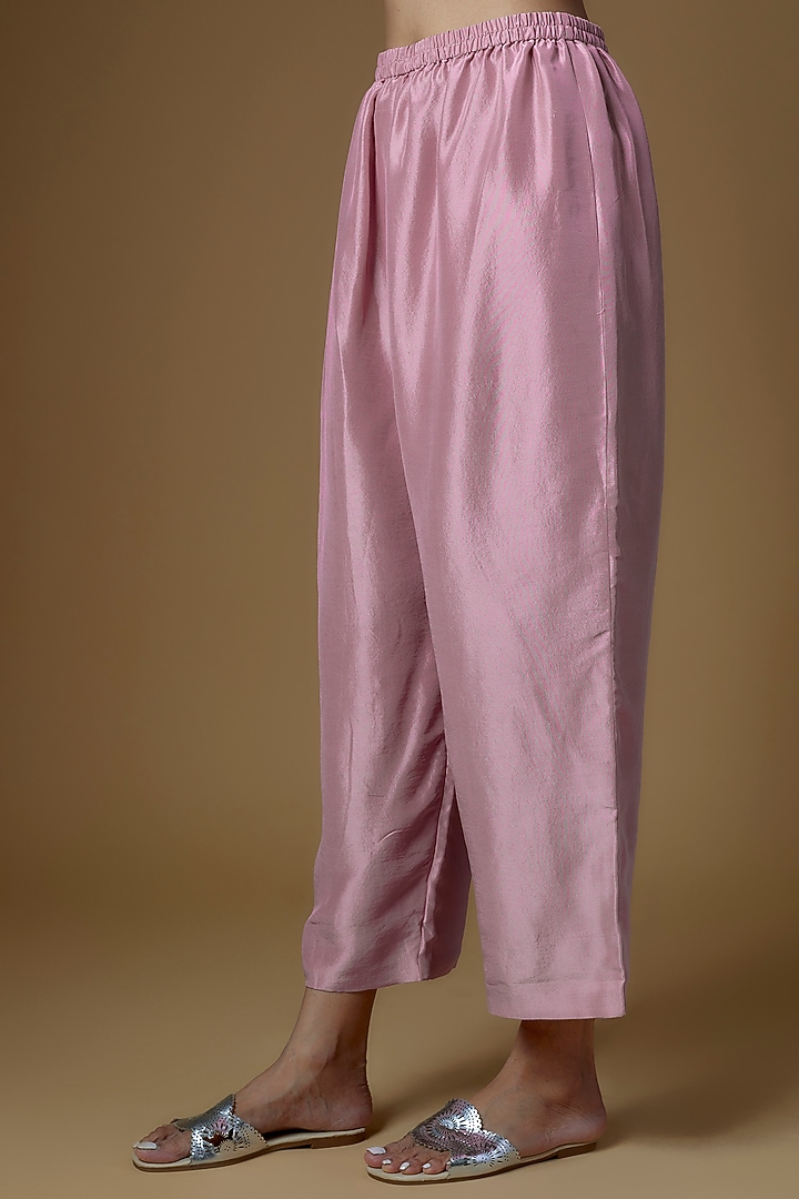 Mauve Silk Embroidered Kurta Set by Mrunalini Rao at Pernia's Pop Up Shop