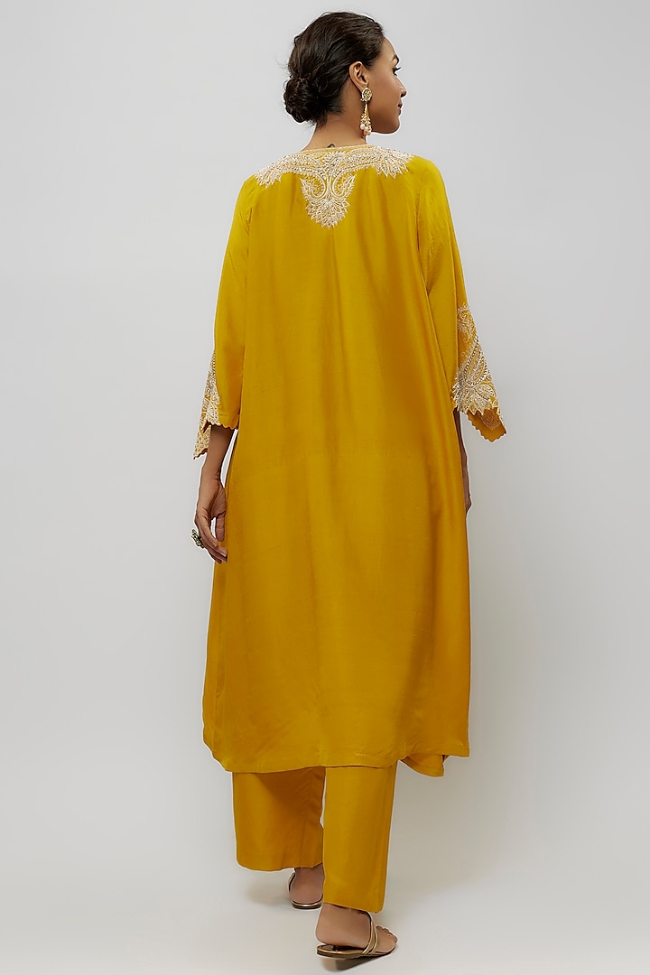 Yellow Pure Silk Hand Embroidered Kurta Set by Mrunalini Rao at Pernia's Pop Up Shop