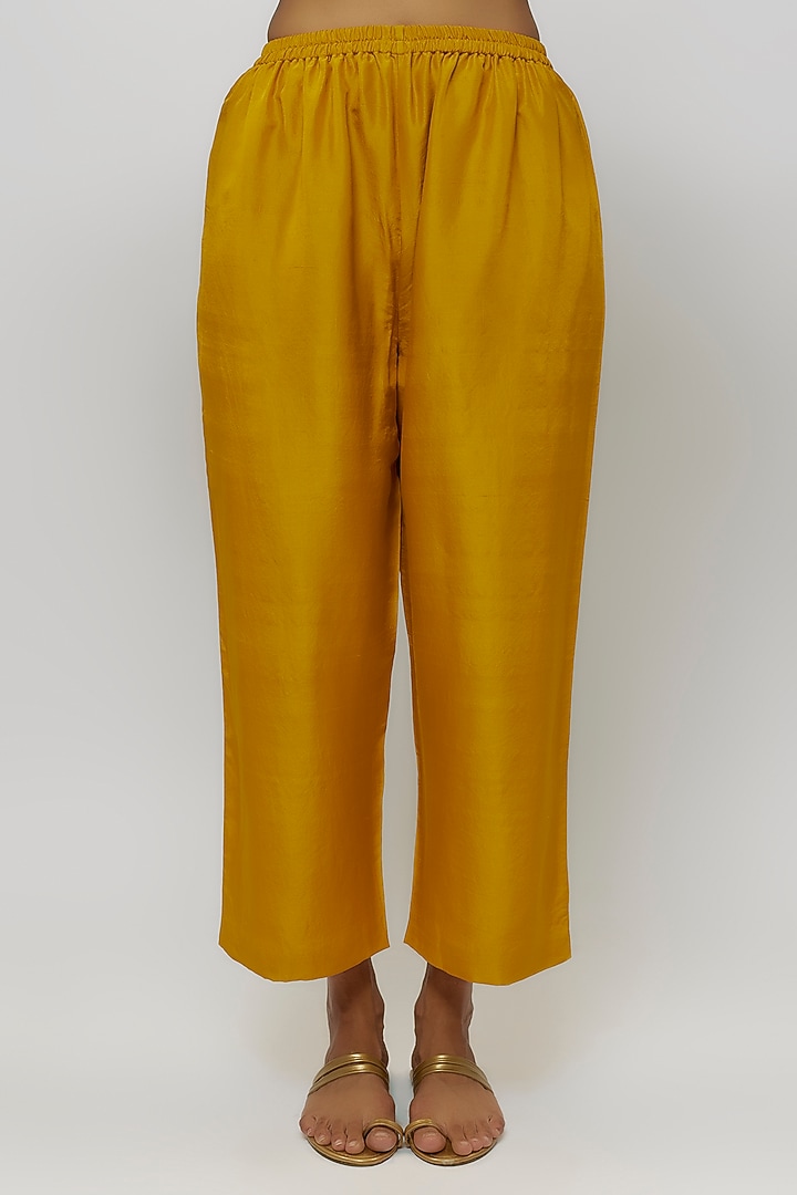 Yellow Pure Silk Hand Embroidered Kurta Set by Mrunalini Rao at Pernia's Pop Up Shop