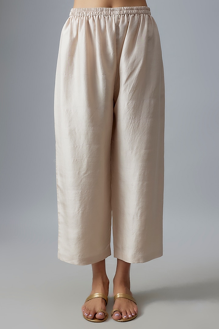 Ivory Pure Silk Zardosi & Pearl Hand Embroidered Kurta Set by Mrunalini Rao at Pernia's Pop Up Shop