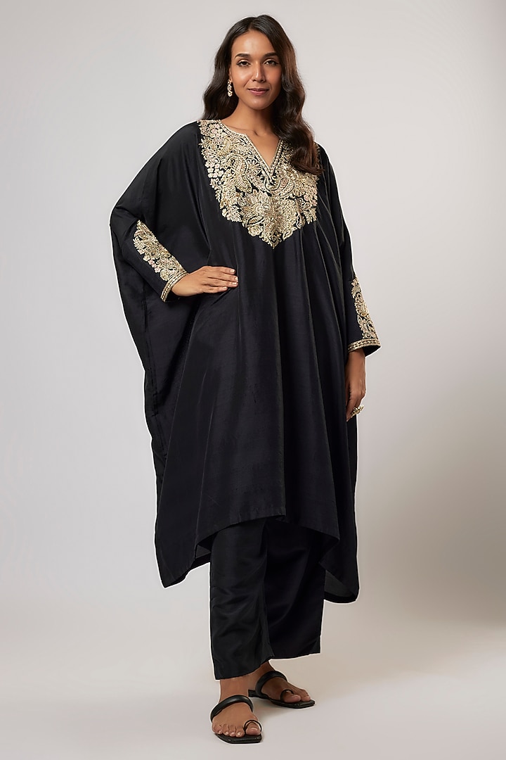 Black Pure Silk Zardosi Embroidered Kurta Set by Mrunalini Rao at Pernia's Pop Up Shop