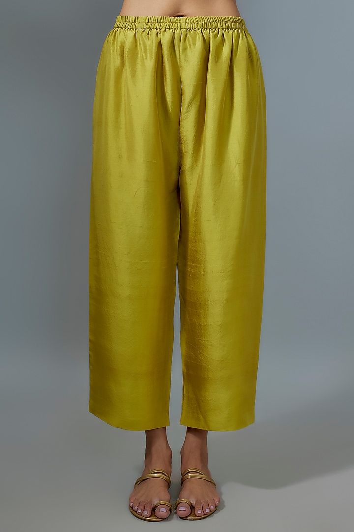Lime Pure Silk Hand Embroidered Kurta Set by Mrunalini Rao at Pernia's Pop Up Shop