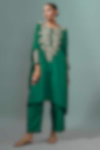 Green Pure Silk Hand Embroidered Kurta Set by Mrunalini Rao at Pernia's Pop Up Shop