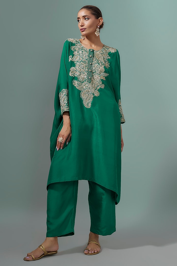 Green Pure Silk Hand Embroidered Kurta Set by Mrunalini Rao at Pernia's Pop Up Shop