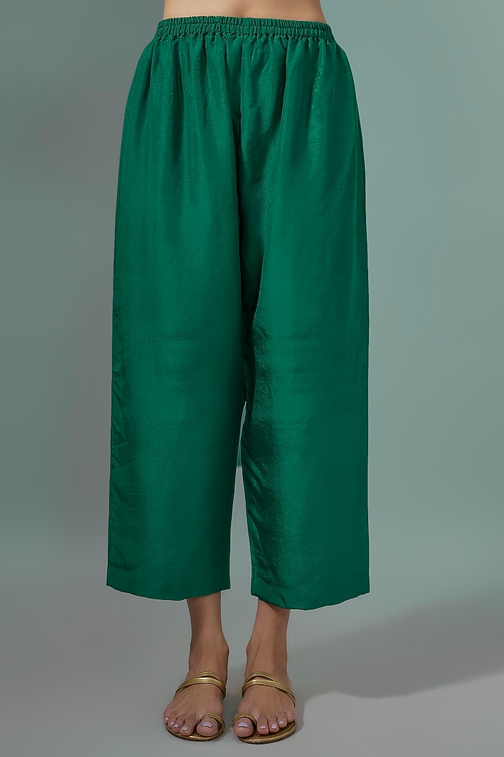 Green Pure Silk Hand Embroidered Kurta Set by Mrunalini Rao at Pernia's Pop Up Shop