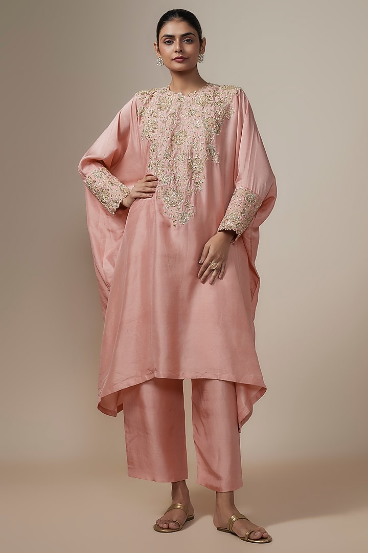 Peach Pure Silk Zardosi Hand Embroidered Kurta Set by Mrunalini Rao at Pernia's Pop Up Shop