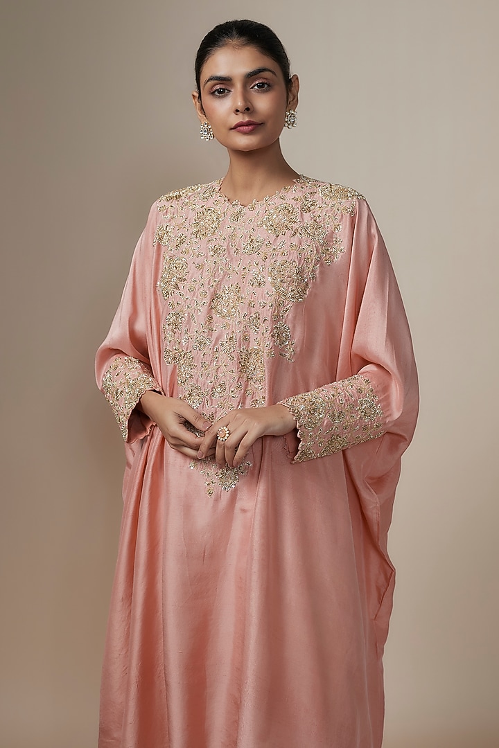 Peach Pure Silk Zardosi Hand Embroidered Kurta Set by Mrunalini Rao at Pernia's Pop Up Shop