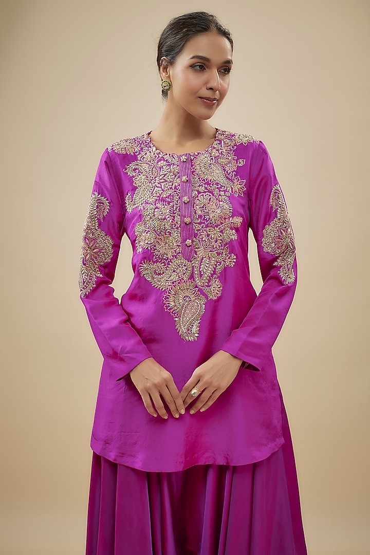 Pink Pure Silk Pearl Hand Embroidered Kurta Set by Mrunalini Rao at Pernia's Pop Up Shop