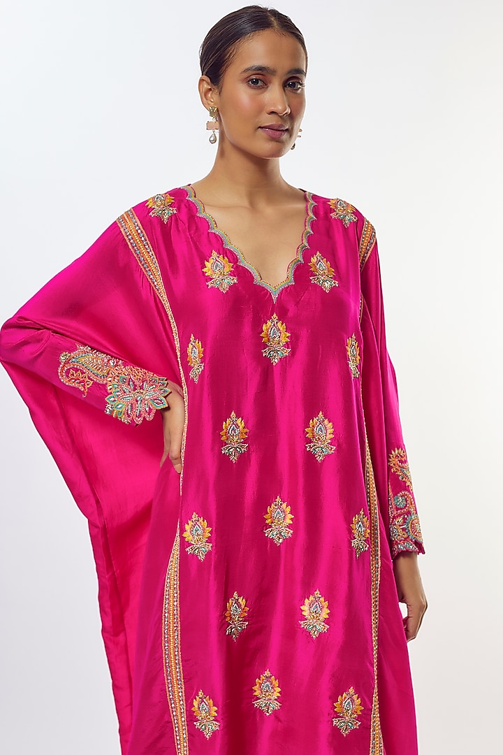 Fuchsia Pink Pure Silk Resham Hand Embroidered Kurta Set by Mrunalini Rao at Pernia's Pop Up Shop