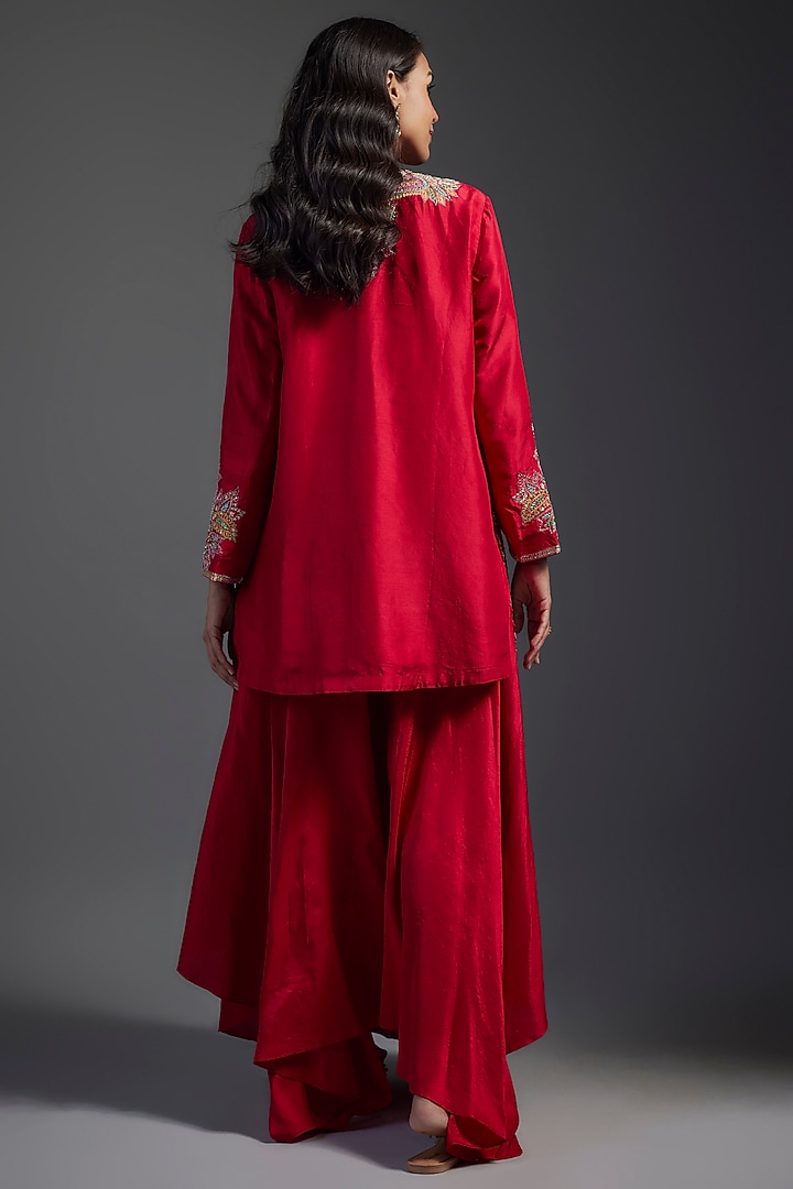 Red Pure Silk Resham & Zardosi Hand Embroidered Kurta Set by Mrunalini Rao at Pernia's Pop Up Shop