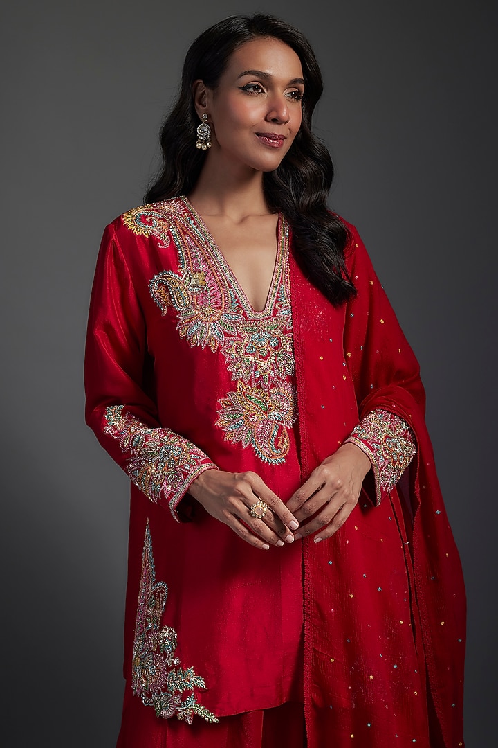 Red Pure Silk Resham & Zardosi Hand Embroidered Kurta Set by Mrunalini Rao at Pernia's Pop Up Shop