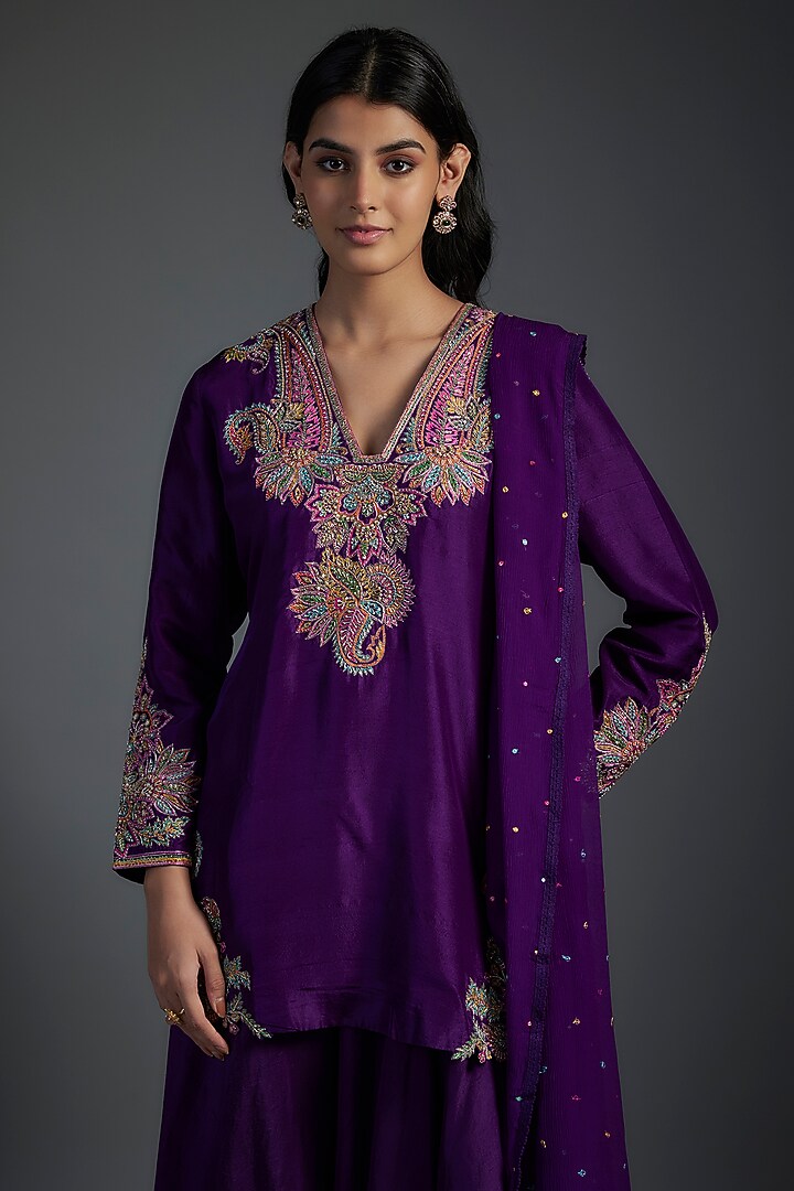 Purple Pure Silk Resham & Zardosi Hand Embroidered Kurta Set by Mrunalini Rao at Pernia's Pop Up Shop